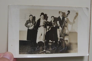 1949 signierte Foto Postkarte PA. Hillibillies Musikgruppe, Lilly, Kenny Glady Tiny - Bild 1 von 5
