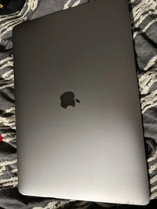 MacBook Pro 15 cali 2017 2,9 GHz i7 16 GB 512GB MPTT2LL/A Świetny stan - Zdjęcie 1 z 7