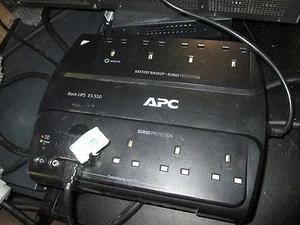 Onduleur de secours à économie d'énergie APC BE550G-UK 550 Va 330 Watts 230 V BS1363 PRISES USB UK - Photo 1/4