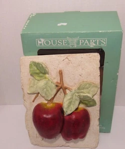 "La Pomme by House partes dos manzanas 3D con base de yeso, arte popular colgante de pared 8,5" - Imagen 1 de 16