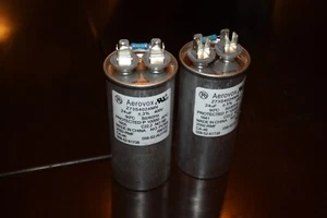 Neu 2 Stück Aerovox Kondensatoren Z73S4024MN 24uF 400V 50/60Hz 10000AFC BRANDNEU - Bild 1 von 4