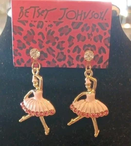 Bellissime ballerine smaltate rosa Betsey Johnson con strass orecchini - Foto 1 di 10