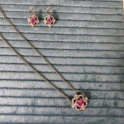 Conjunto de collar con racimo de rosas rosa vintage AVON💥🎁 Foto 1 de 3