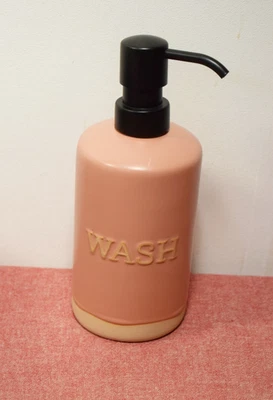 Dispensador de bomba de jabón Pillowfort rosa para niños Foto 1 de 3