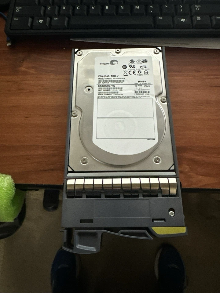 Seagate ST3300007FC 300GB 10K 8MB FC Fibre Channel Hard Disk Drive - Image 1 of 3