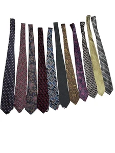 Vintage Bill Blass Set mit 9 Krawatten geometrisch, gestreift abstrakt burgund/schwarz/gold - Bild 1 von 3