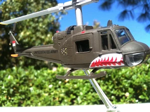 Corgi Bell UH-1C Huey Helicopter US Army "Shark Mouth" Vietnam Showcase 1:100 - Picture 1 of 12