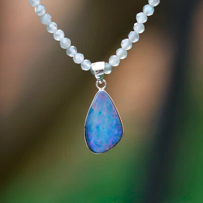 07106#Australia Doblete OPAL COLGANTE S925 recubierto con rodio 6 cts 23,5 x 10,5 x 2,8 mm Foto 1 de 4