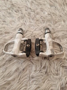 Outland Keo compatable clipless road bike pedals / white - Picture 1 of 7