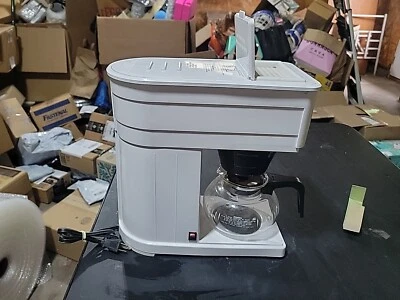 Bunn Automatic Coffee Maker Brewer Commercial Style Pot Restaurant GR10-W White - Image 1 of 4