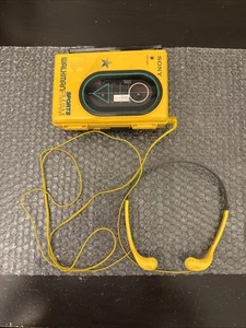 Sony Sports Walkman Radio Lecteur Cassette WM-F45 avec Casque OEM TESTÉ *LIRE* - Photo 1/21