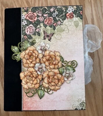 Álbum Heartfelt Creations usando línea de papel rosa Heartfelt Creations Foto 1 de 4