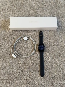 Apple Watch Series 7 - Photo 1 sur 5