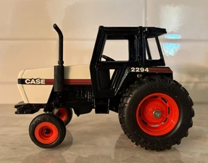 ERTL 261: Vintage CASE 2294 Tractor, steerable front wheels, rear hitch 1:32 NIB - Picture 1 of 8