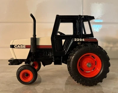ERTL 261: Vintage CASE 2294 Tractor, steerable front wheels, rear hitch 1:32 NIB - Image 1 of 4