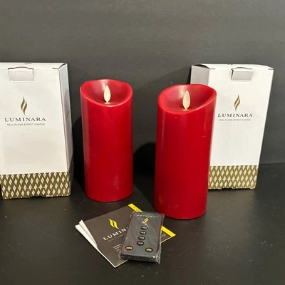 Par de velas de pilar Luminara rojas sin llama de 6,5" con temporizadores y 1 mando a distancia + pilas Foto 1 de 4