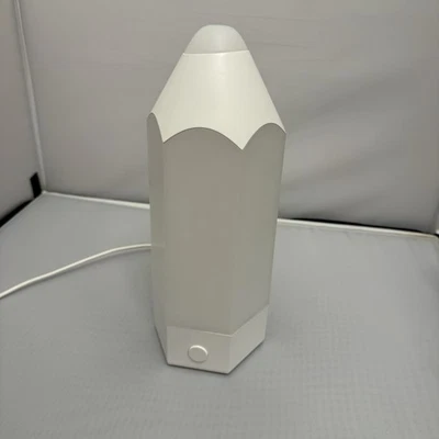 Lámpara de mesa lápiz LED cambiante multicolor Ikea PELARBOJ Foto 1 de 4