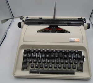 SCOTTS OF STOW Manually Operated Typewriter with Carry Case Retro/Vintage - Picture 1 of 20