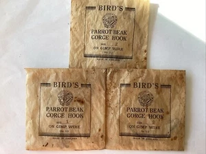 Lot Of 3 Vintage Bird’s Parrot Beak Gorge Hook On Gimp Wire England - Photo 1 sur 9