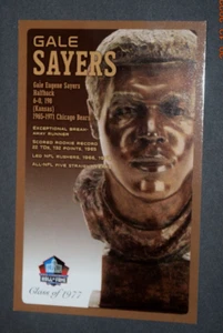 FOOTBALL HALL Of FAME: BUST POSTCARD, GALE SAYERS, Class 1977 (3.5" x 5.5") New - Picture 1 of 3
