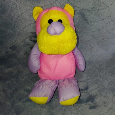Vintage Kuddlee Stuff Tara Toys 8” Bear Puffer Puffalump Style Pelúcia Nylon  - Imagem 1 de 4