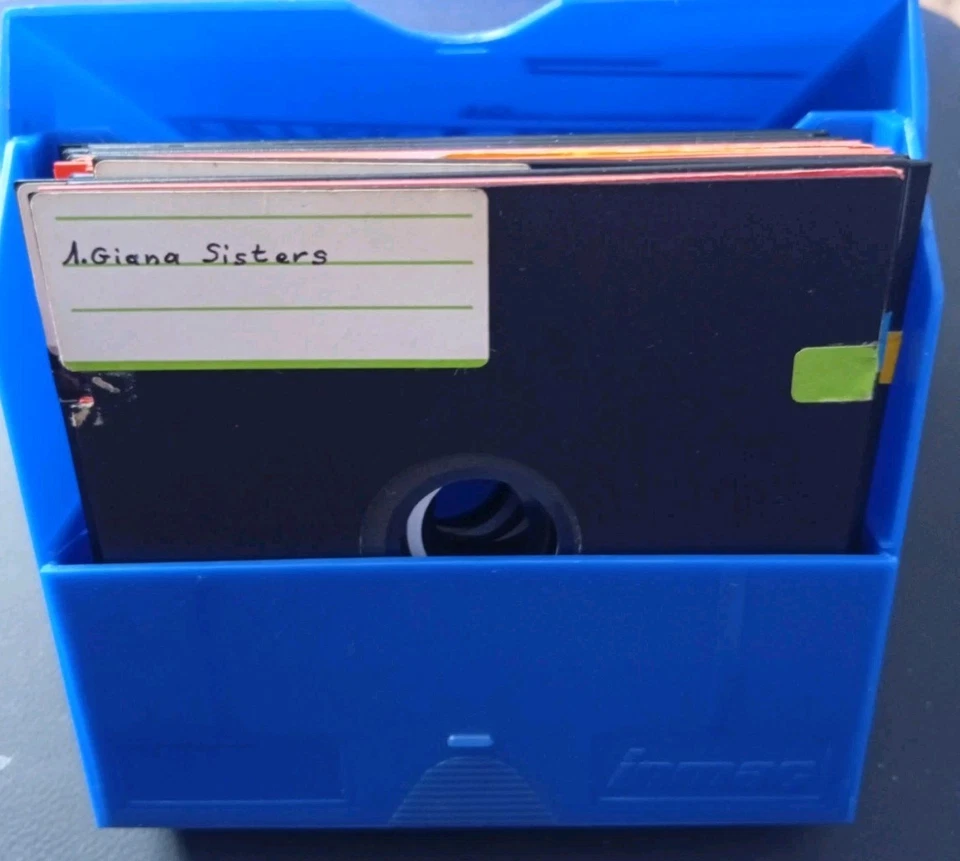 ca. 20 bespielte Disketten 5,25 Zoll für Commodore 64 - C64 Spiele in Box   - Bild 1 von 1