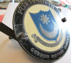 PORTSMOUTH GORDON MOTORS COSHAM 75281 - INSIGNIA BARRA PARRILLA VINTAGE - CON ACCESORIOS - Imagen 1 de 5