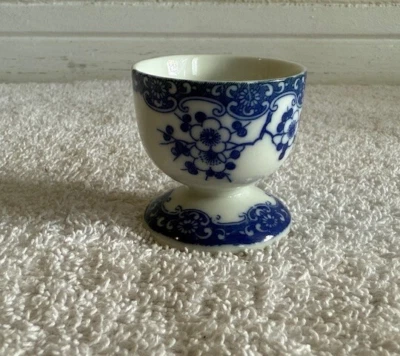 Copo de ovos de porcelana 2" com padrão de flor de cerejeira - Azul e branco - Japão - Imagem 1 de 4