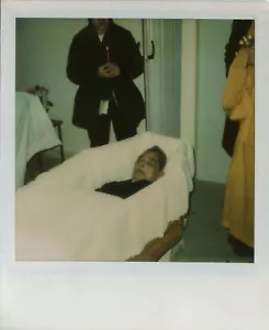 ANTIQUE PHOTO - VINTAGE SNAPSHOT - POST MORTEM DEAD POLAROID COFFIN - DEAD - Picture 1 of 1