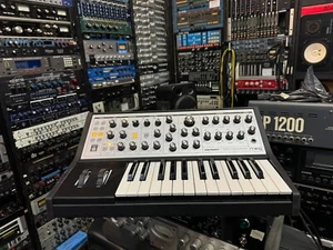 Moog Sub Phatty 25 , ANALOG SYNTHESIZER, Keyboard Synth Bass 25 key  ARMENS  - Picture 1 of 4