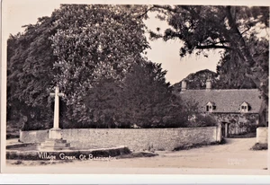 ERL Vintage Postcard, War Memorial, Village Green, Great Barrington, Cotswolds - Picture 1 of 1