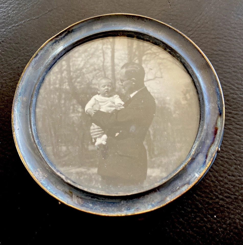 Assez Joli Petit Style Ancien Plaqué Argent Cadre Avec Photo - Photo 1/4