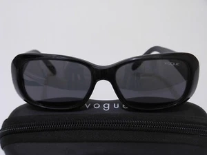 Vogue Damen VO 2606S Sonnenbrille W44/87 55 mm schwarzes Gestell mit Etui - Bild 1 von 10