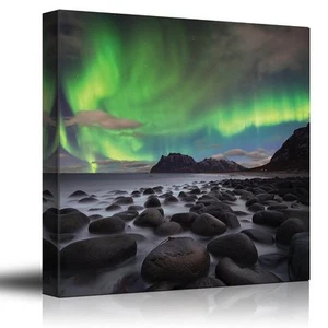 Aurora boreale verde su un oceano pieno di rocce - arte su tela - 16x16 pollici - Foto 1 di 3