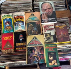 Robert Anton Wilson lot of 10  Schrödinger’s Cats Starseed Signals Illuminatus - Picture 1 of 4
