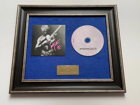 🎶💿⭐️SIGNED/AUTOGRAPHED MACHINE GUN KELLY - MAINSTREAM SELLOUT FRAMED CD🎶💿 ⭐️ Cover