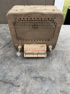 42 - 48 Chevrolet Push Button AM Radio - 985793 - Parts or Restoral Unit - Picture 1 of 10