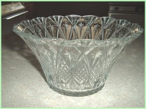 VINTAGE CRYSTAL  BOWLS -FISH & STAR DESIGNS! - Picture 1 of 2