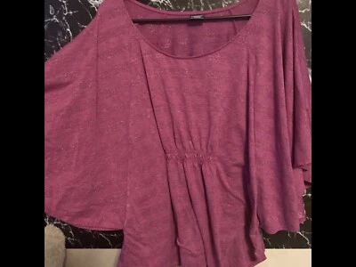 camisetas gráficas moradas XL brillantes aladas excelente estado  Foto 1 de 3