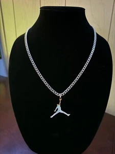 Collar Jordan - Plata 5mm Cubano - 22" - Michael Jordan - MJ Jumpman 23 - NBA - Imagen 1 de 2