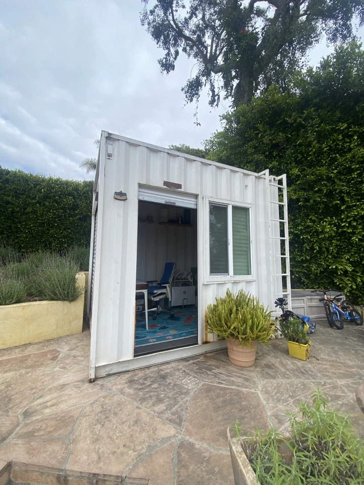 Small container Office 10'(L) x 8'(W) x 9'(H) in White - Image 1 of 4