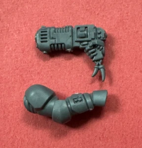 NUEVA PISTOLA Y BRAZO PLASMA CAZADORES GRISES LOBOS ESPACIALES - Brocas 40K - Imagen 1 de 1