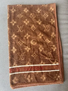 Telo mare Louis Vuitton a righe con monogramma - Foto 1 di 8