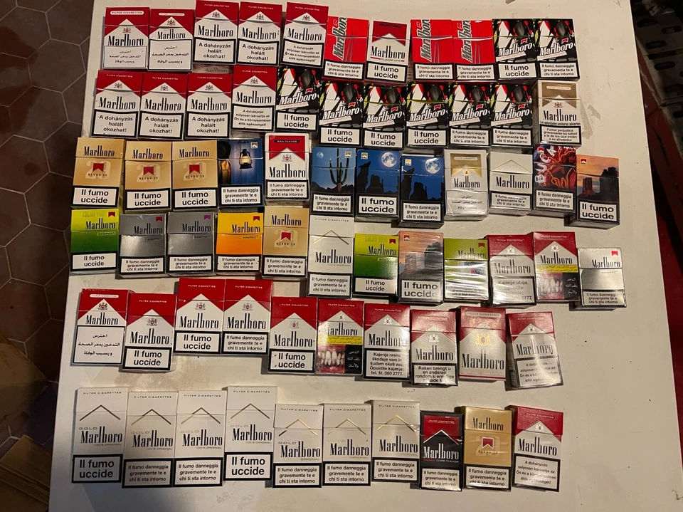 COLLEZIONE PACCHETTI DI SIGARETTE VUOTI CIGARETTE MARLBORO - Immagine 1 di 1