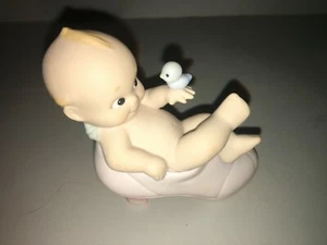 2 Vintage Biskuit Porzellan Figur Klavier Babys eins in rosa Schuh + eins in Waschwanne - Bild 1 von 11