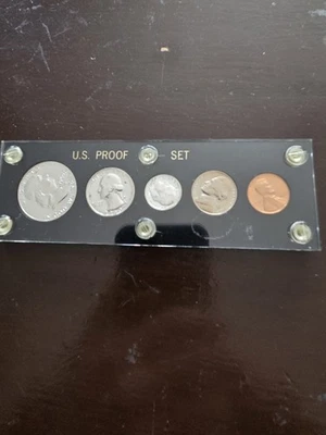 1960 US PROOF SET SMALL DATE  $.01, CONTAINS $.01 -$.50 MINT LUSTER AND TONING - Image 1 of 4