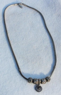 Collar Pandora de Plata de Ley Estrella de Mar con Dijes Laterales Foto 1 de 4