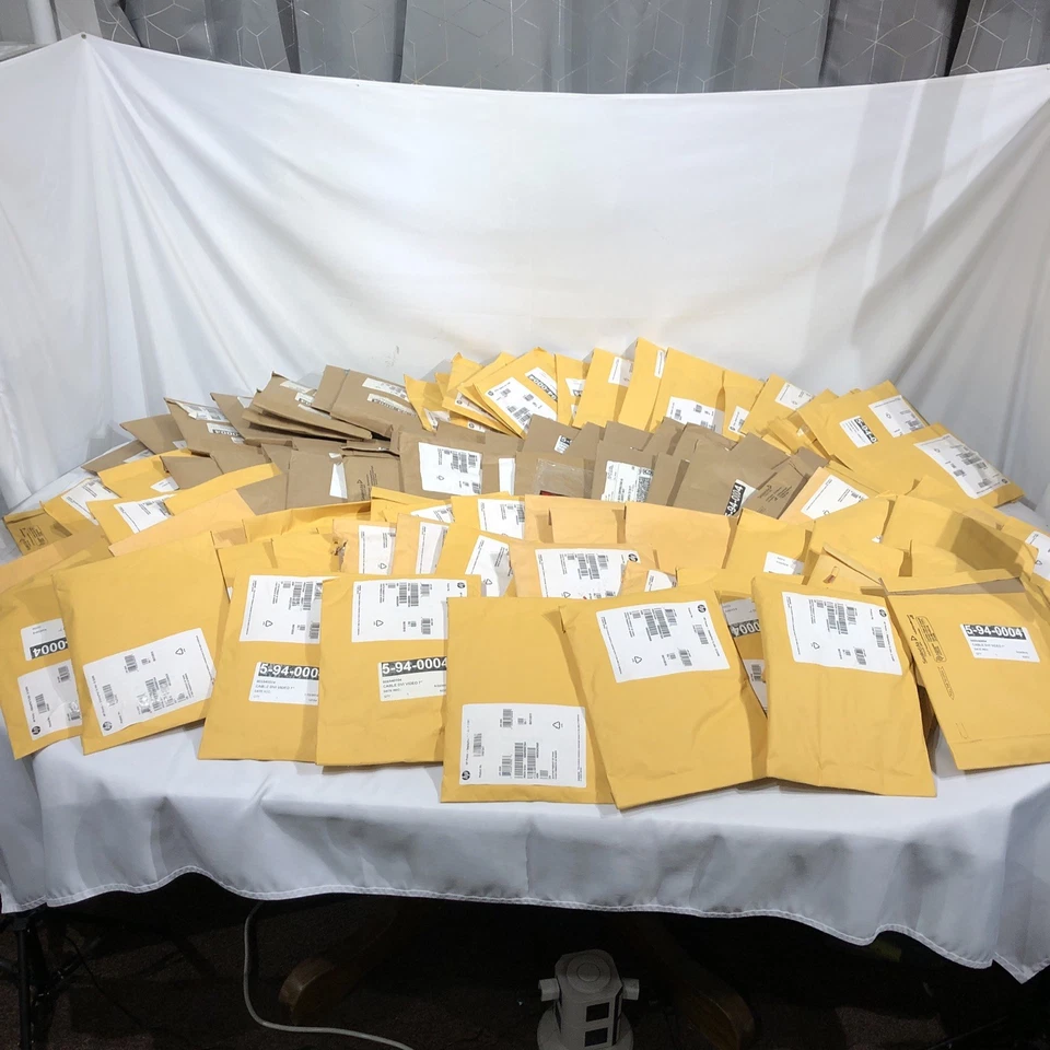 LOT OF 90! NEW SEALED HP 752660-001 753744-001 DISPLAY PORT TO DVI ADAPTER CABLE - Image 1 of 4