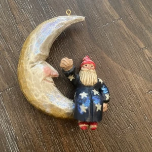 De colección PAM SCHIFFERL Mago Santa Hombre de Arena En Luna Creciente Adorno de Navidad - Imagen 1 de 10