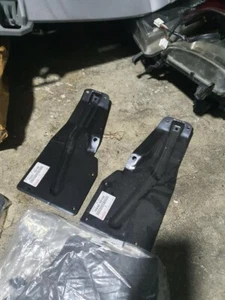 TOYOTA Genuine Pickup Support Rear Body Mud Guard LH RH 76648-89106 76647-89106 - Bild 1 von 2